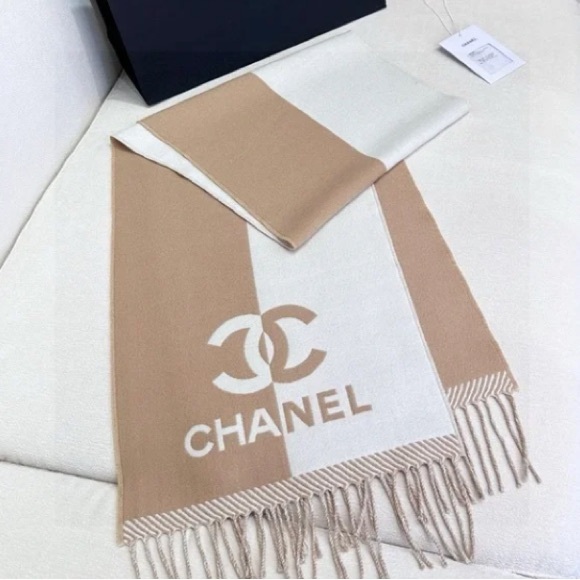 Beige and White Scarf - Picture 4 of 5